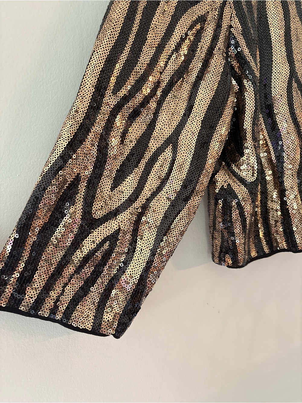 Vintage Cache Gold & Black Sequin Zebra Cropped Jacket Size M/L Mobwife Top - Picture 5 of 7